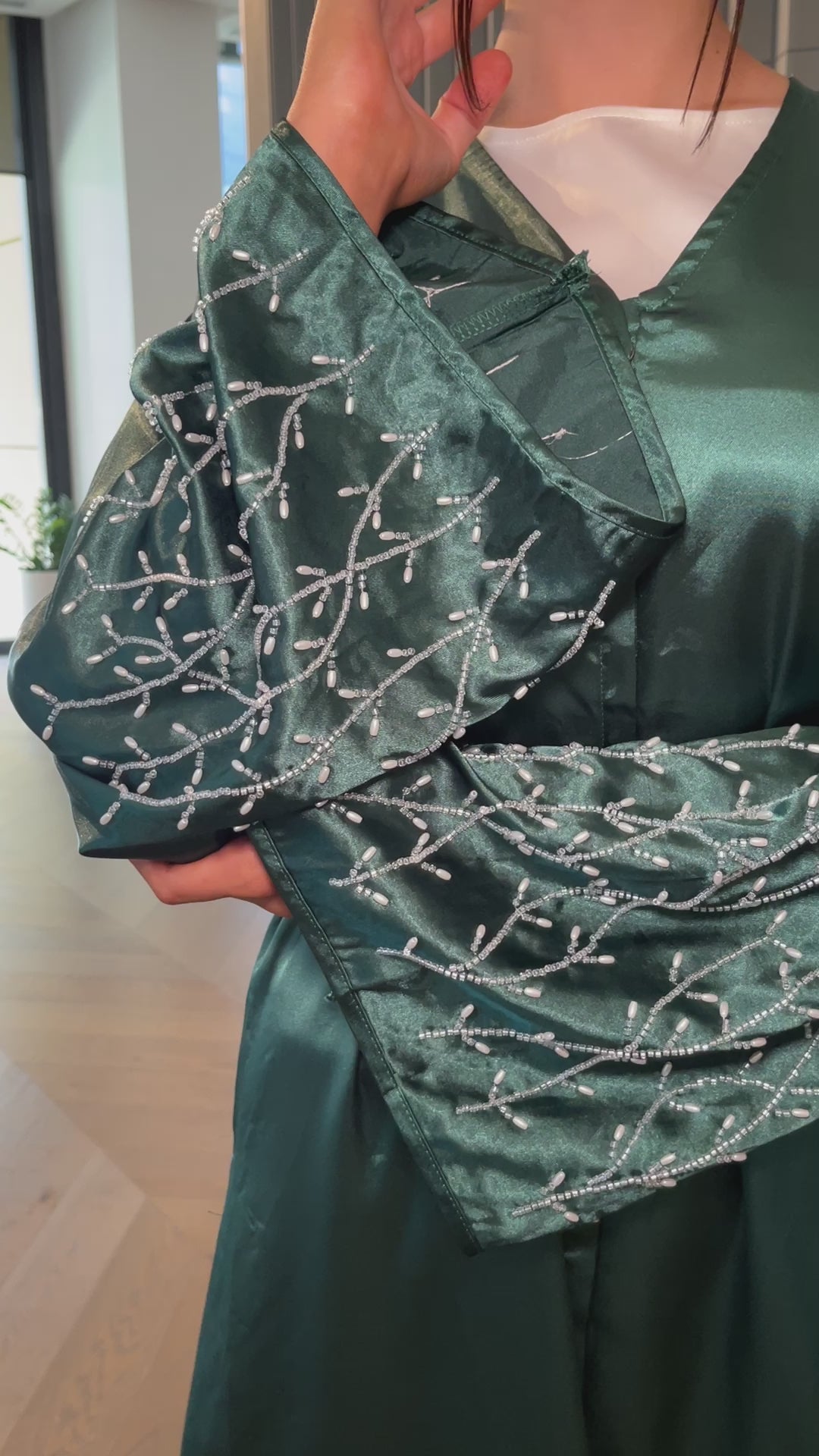 Sahara Abaya Set - Emerald close up